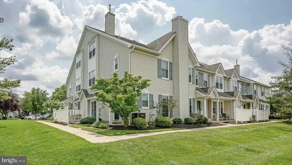 305 Oliphant Ln, MT LAUREL