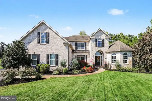 1402 Wellgate Ln, Mechanicsburg