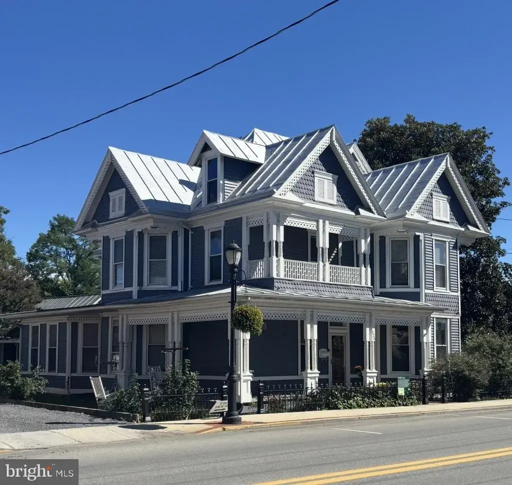 125 S Main St, MOOREFIELD