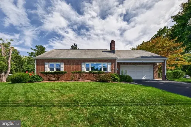 619 Parkway Rd, Allentown
