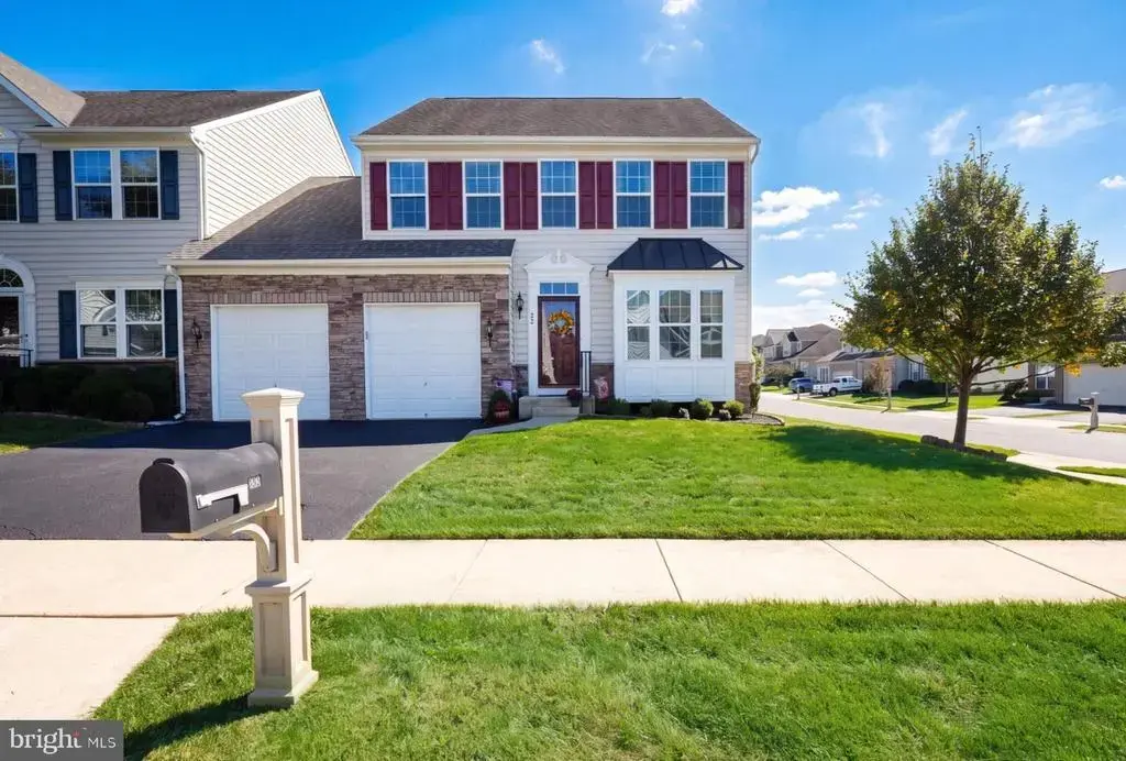 33 Vaughn Ln, NEWARK