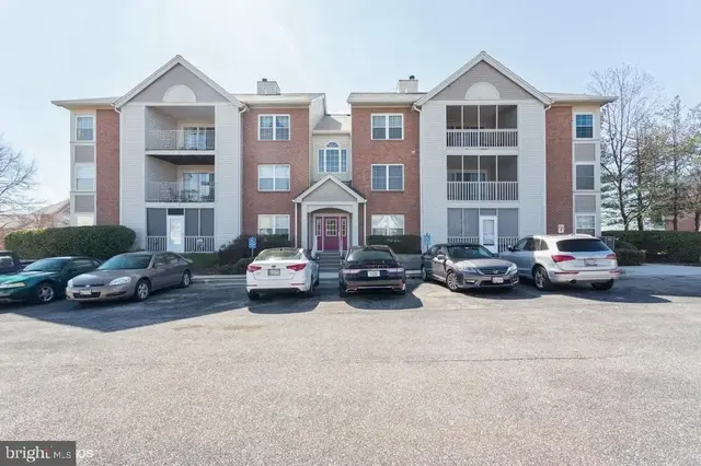 300 Blue Water Ct #302, Glen Burnie