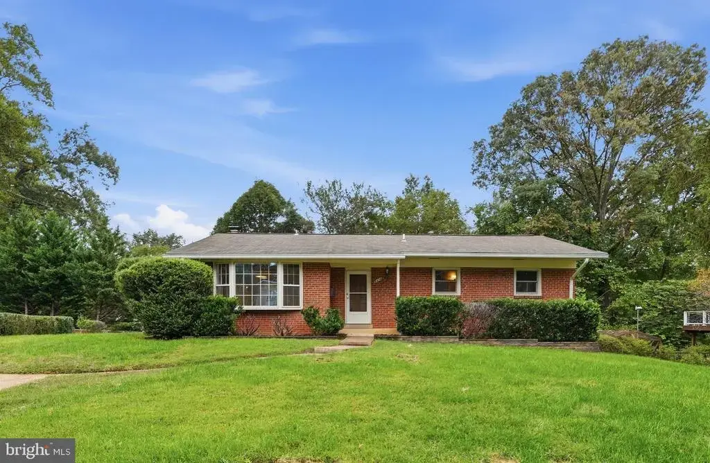 8416 Stonewall Dr, VIENNA