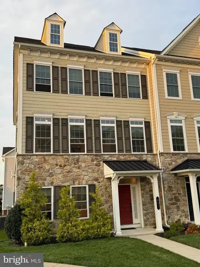401 S Atwater Dr, Malvern