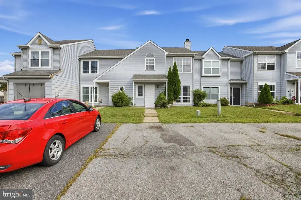 5 Stark Ct, NEWARK