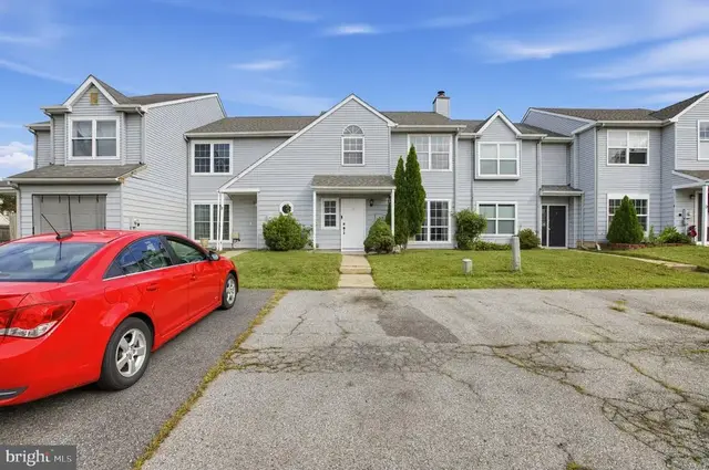 5 Stark Ct, Newark