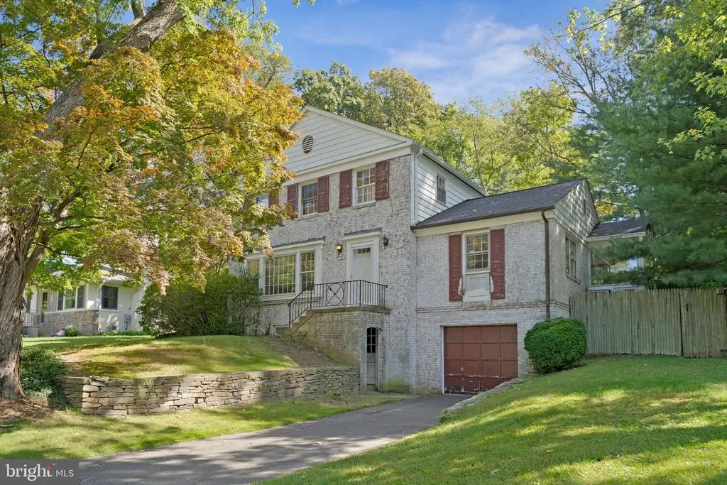 1719 Oak Ln, MCLEAN