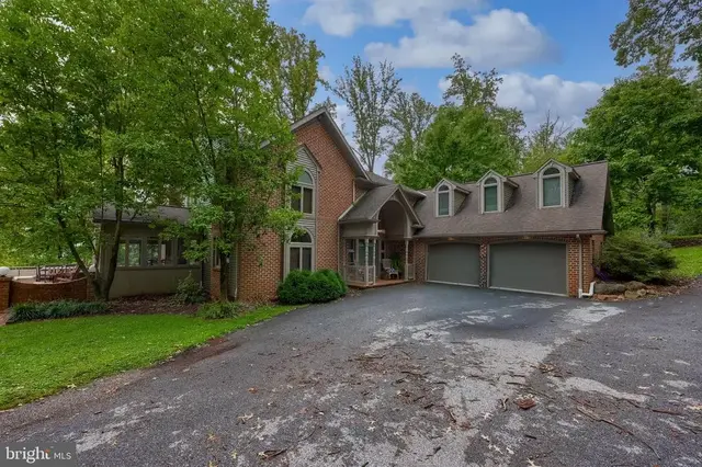 325 Netzley Dr, Denver