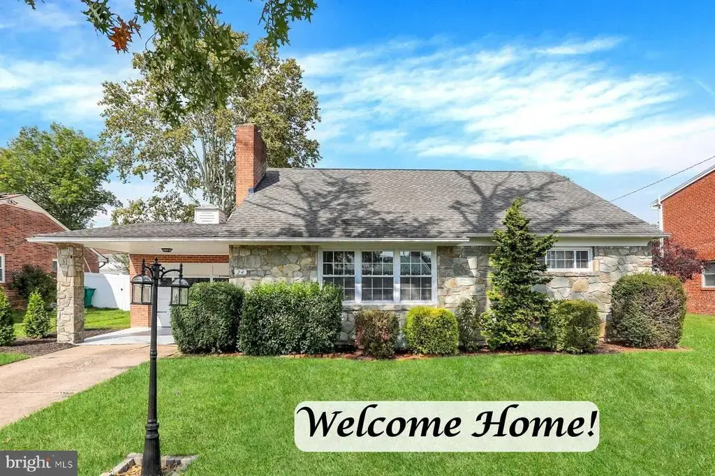 24 Country Club Pl W, CAMP HILL