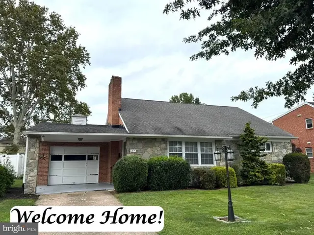 24 Country Club Pl W, Camp Hill