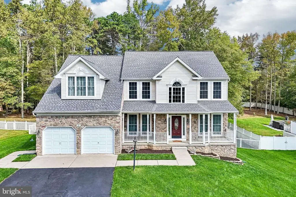 40 Theresa Ln, NORTH EAST