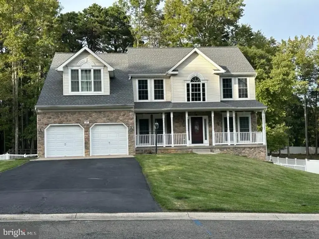 40 Theresa Ln, CHARLESTOWN