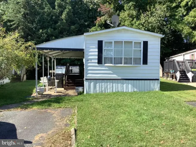 1818 John Dr, Edgewood