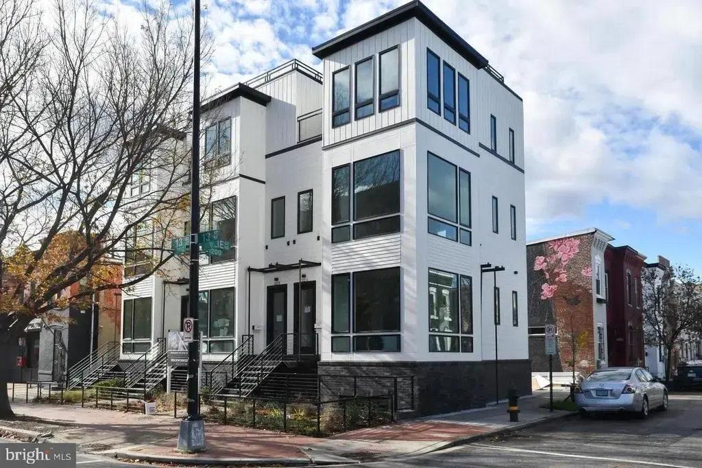 808 13th St Ne #unit B, WASHINGTON