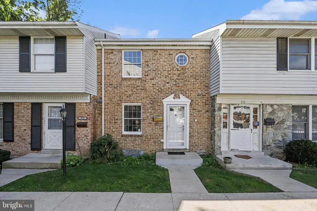 974 E Maple St, PALMYRA