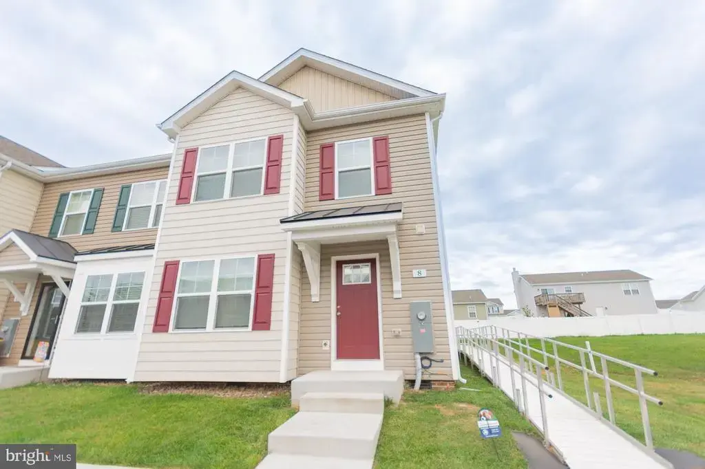 8 Moses Dr, MARTINSBURG