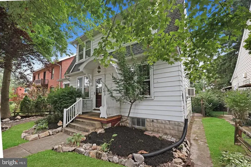34 S 24th St, CAMP HILL