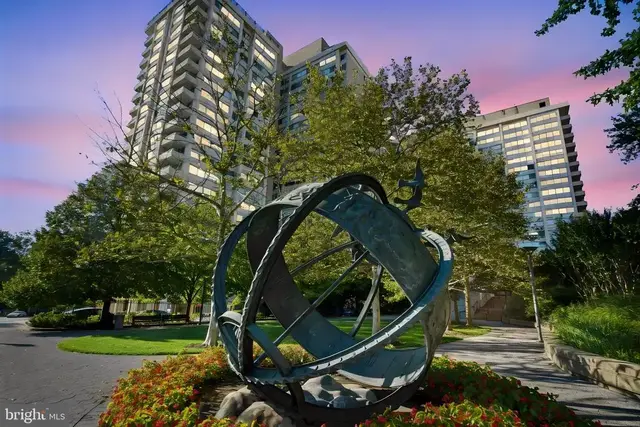 4515 Willard Ave #2415s, Chevy Chase