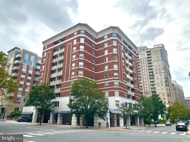 880 N Pollard St #826, Arlington