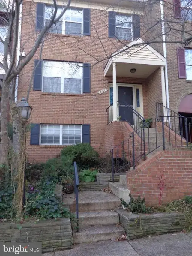 6021 Heatherwood Dr, Alexandria