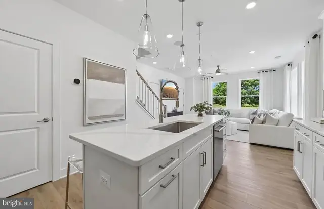 506 Parkview Ave, Gaithersburg
