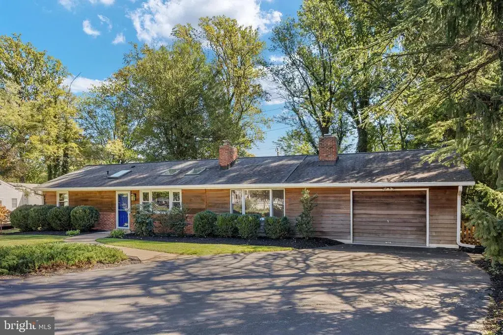 7811 Marthas Ln, FALLS CHURCH