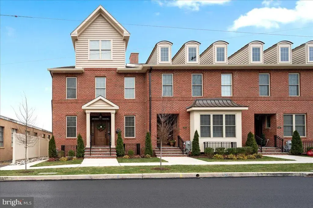 262 W Ashland St, DOYLESTOWN