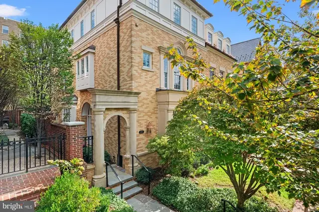 2995 38th St Nw, Washington