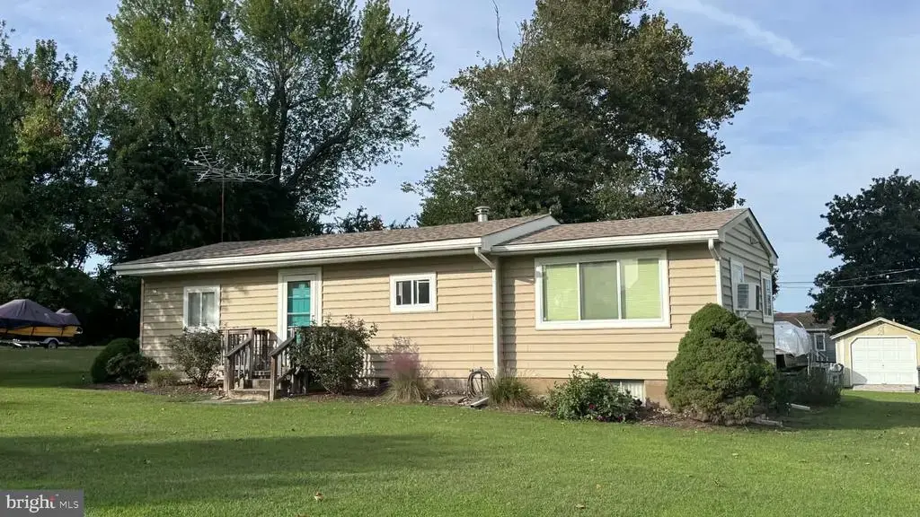 17 Midway Dr, EARLEVILLE