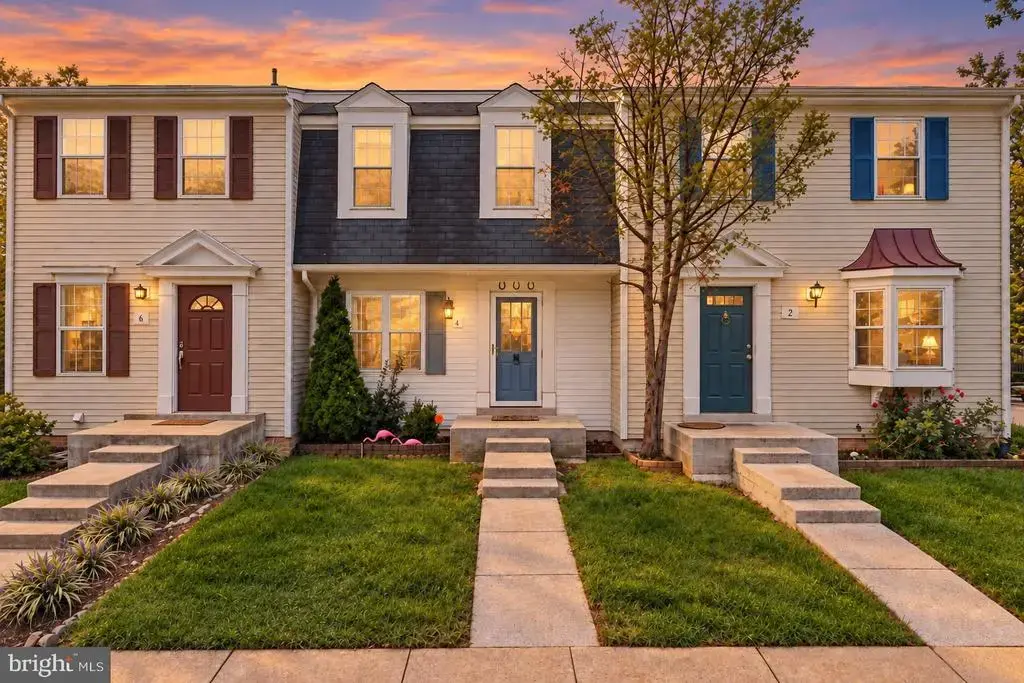 4 Mosbey Ct, STERLING
