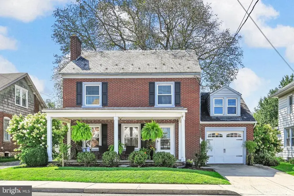36 N Custer Ave, NEW HOLLAND