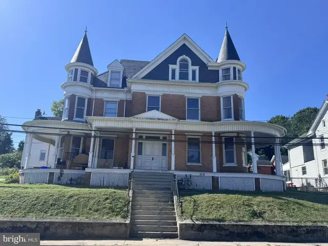 35 W Main St, Windsor