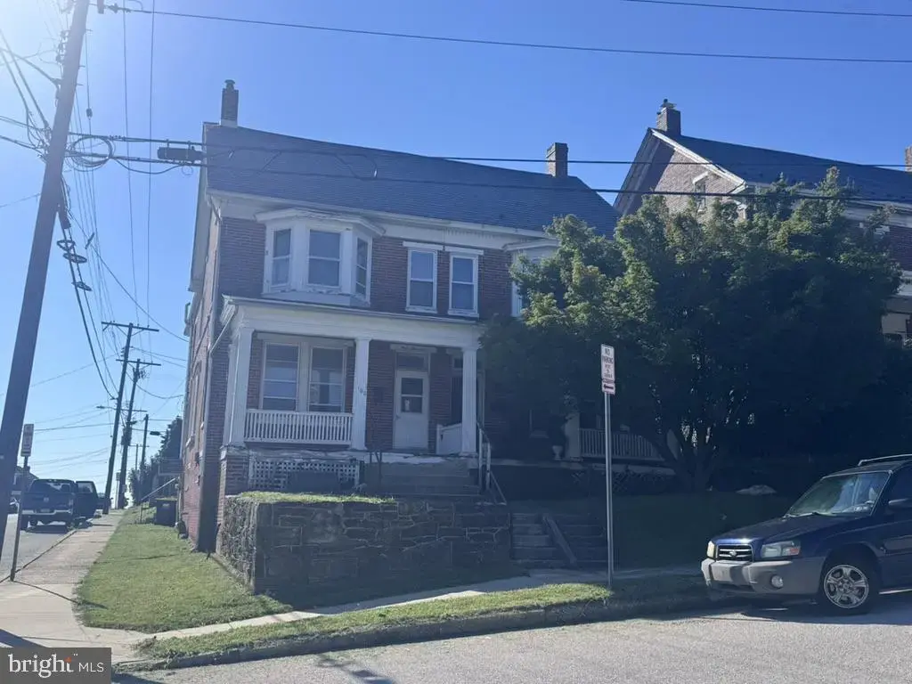 100 Henrietta St, RED LION