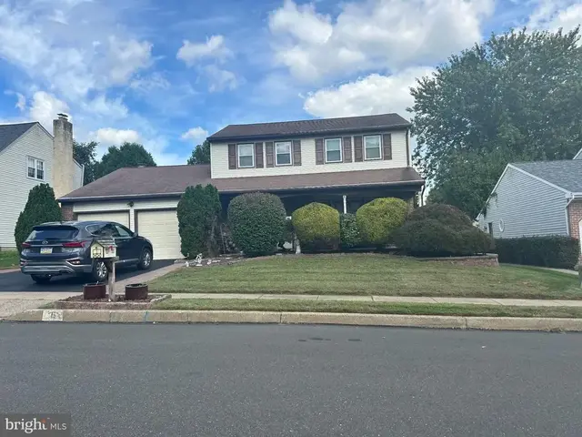6 Greenway Cir, Fairless Hills