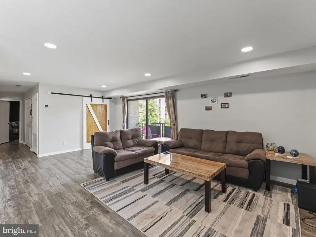 3100 S Manchester St #541, FALLS CHURCH