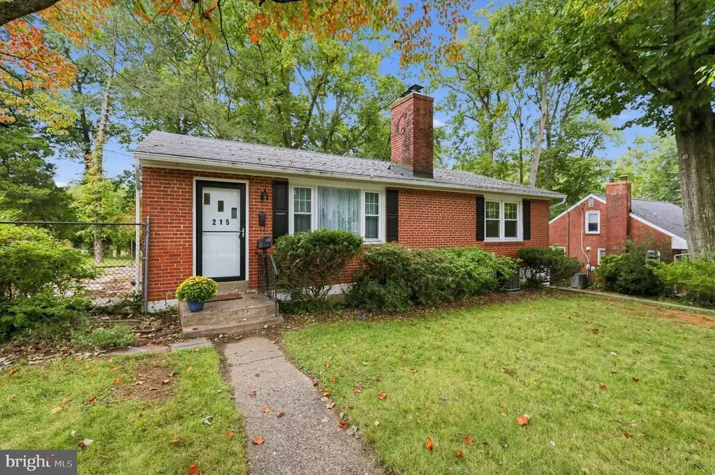 215 Parkview Dr, BROOMALL