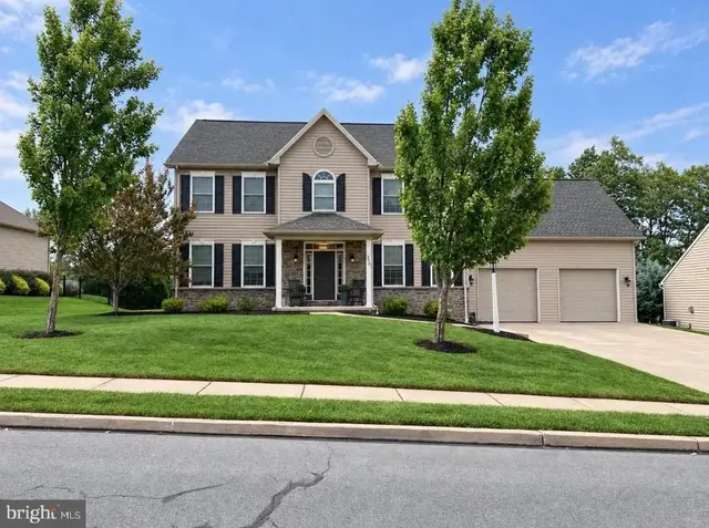 220 Dunbar Dr, Mechanicsburg