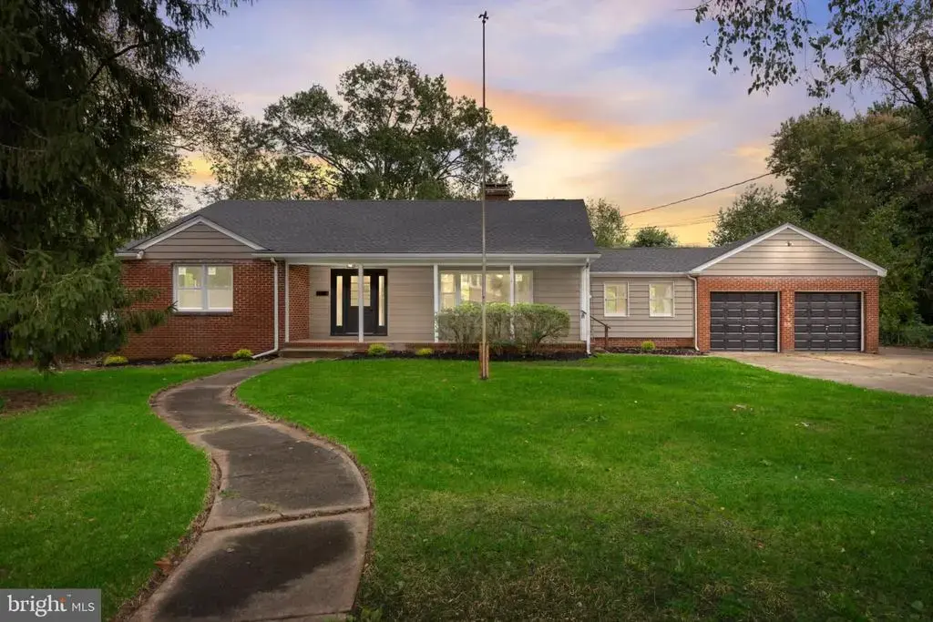 444 E Barber Ave, WOODBURY