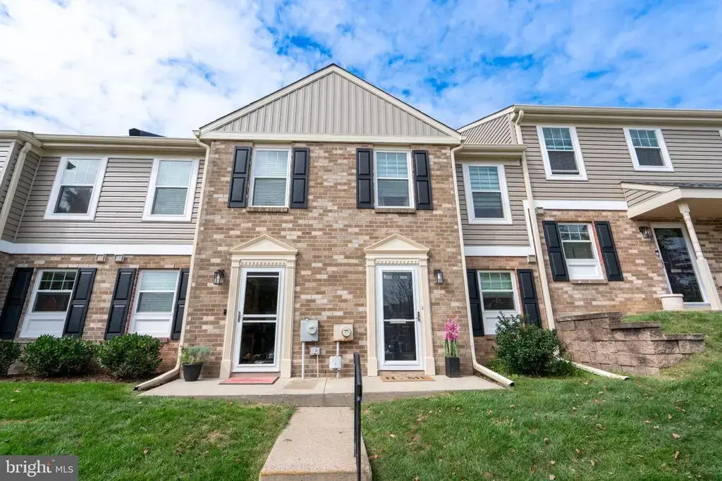 8 Cromwell Dr #107 U-8, BLUE BELL