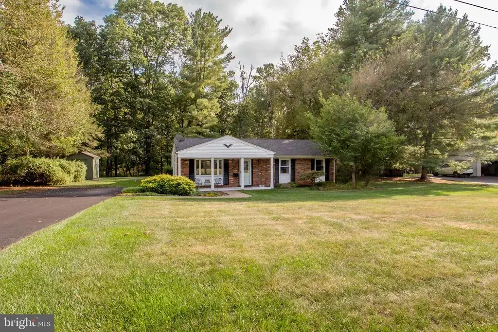 5 Deer Path, MILFORD