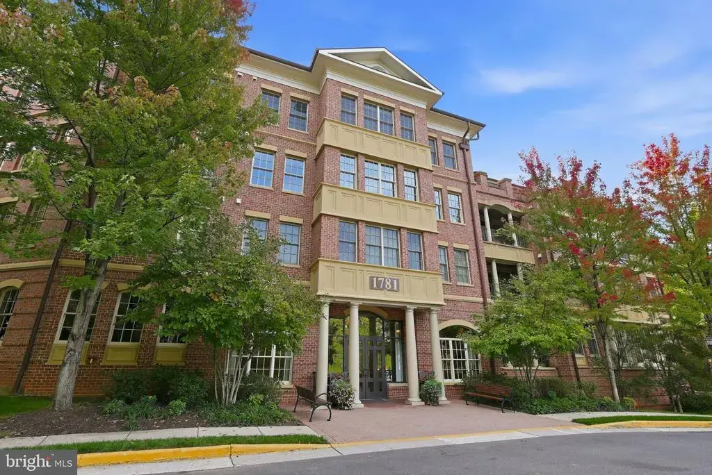1781 Chain Bridge Rd #101, MCLEAN