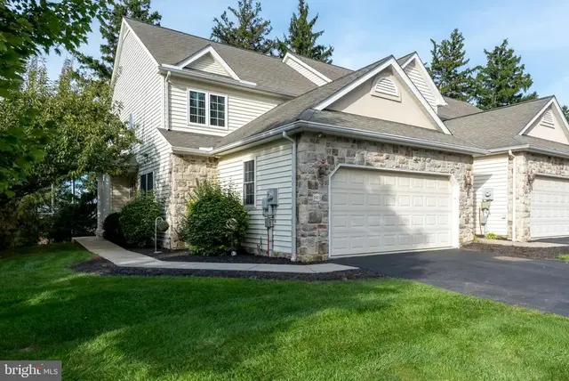 1813 Windsong Ln, Lancaster