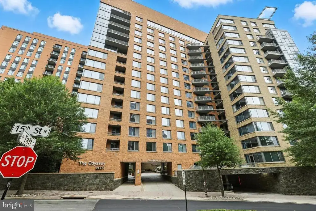 2001 15th St N #111, ARLINGTON
