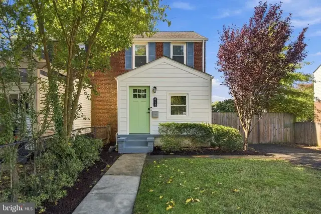 2715 Albemarle Dr, Alexandria