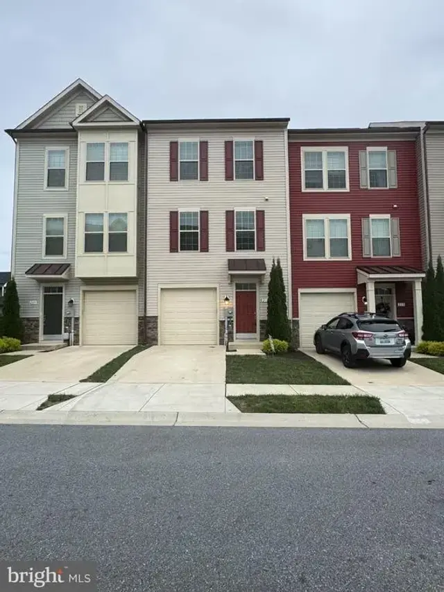 211 Pomegranate Ln, Frederick