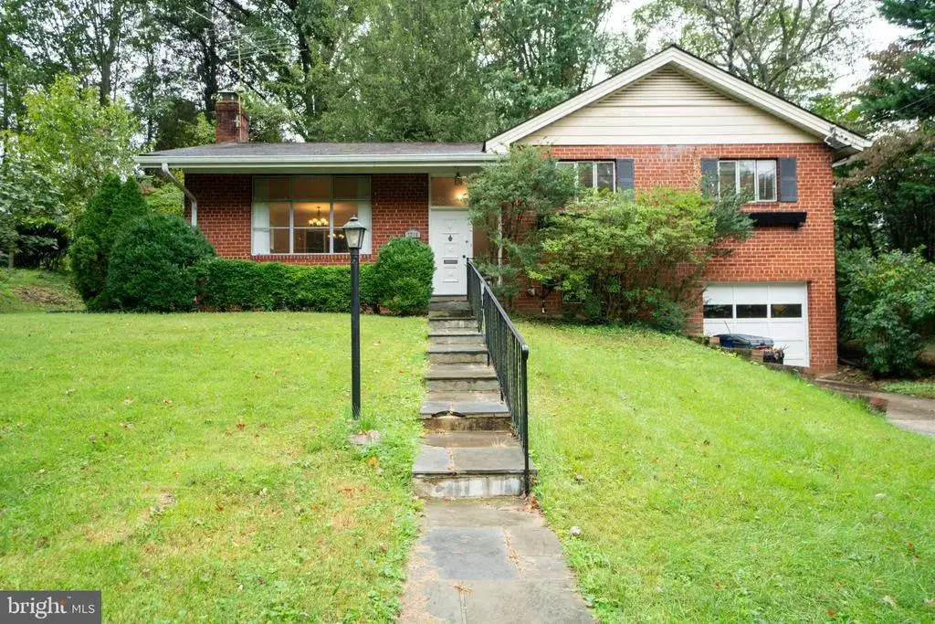 7716 Cayuga Ave, BETHESDA