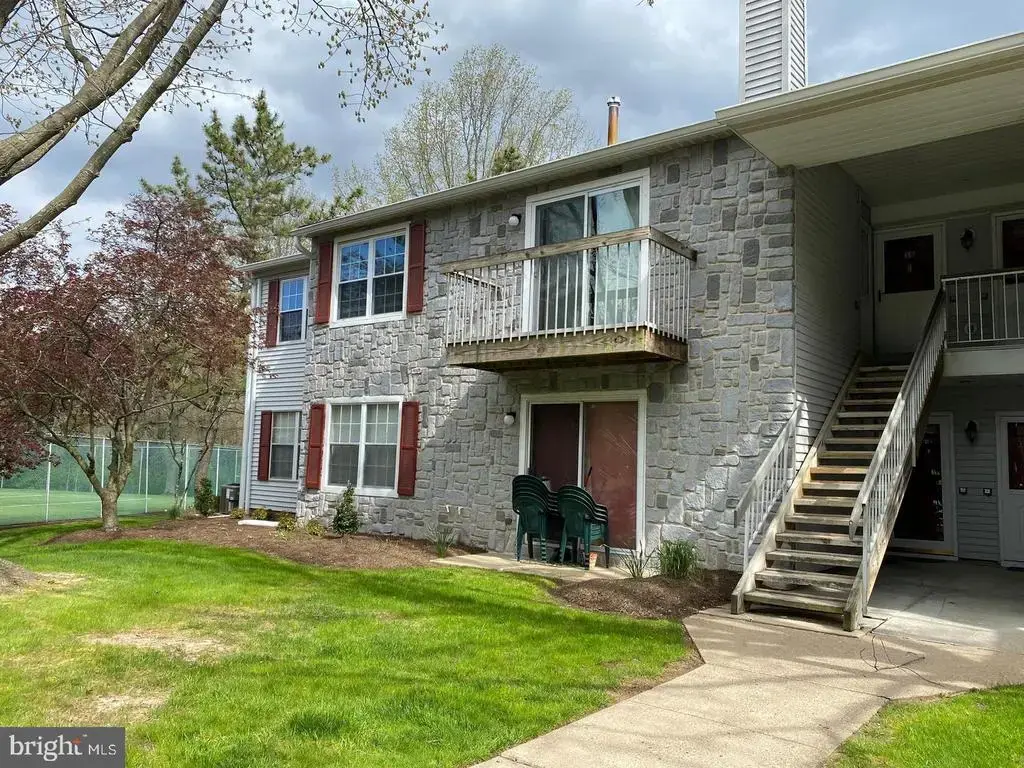 15 Azalea Ct, LAWRENCE