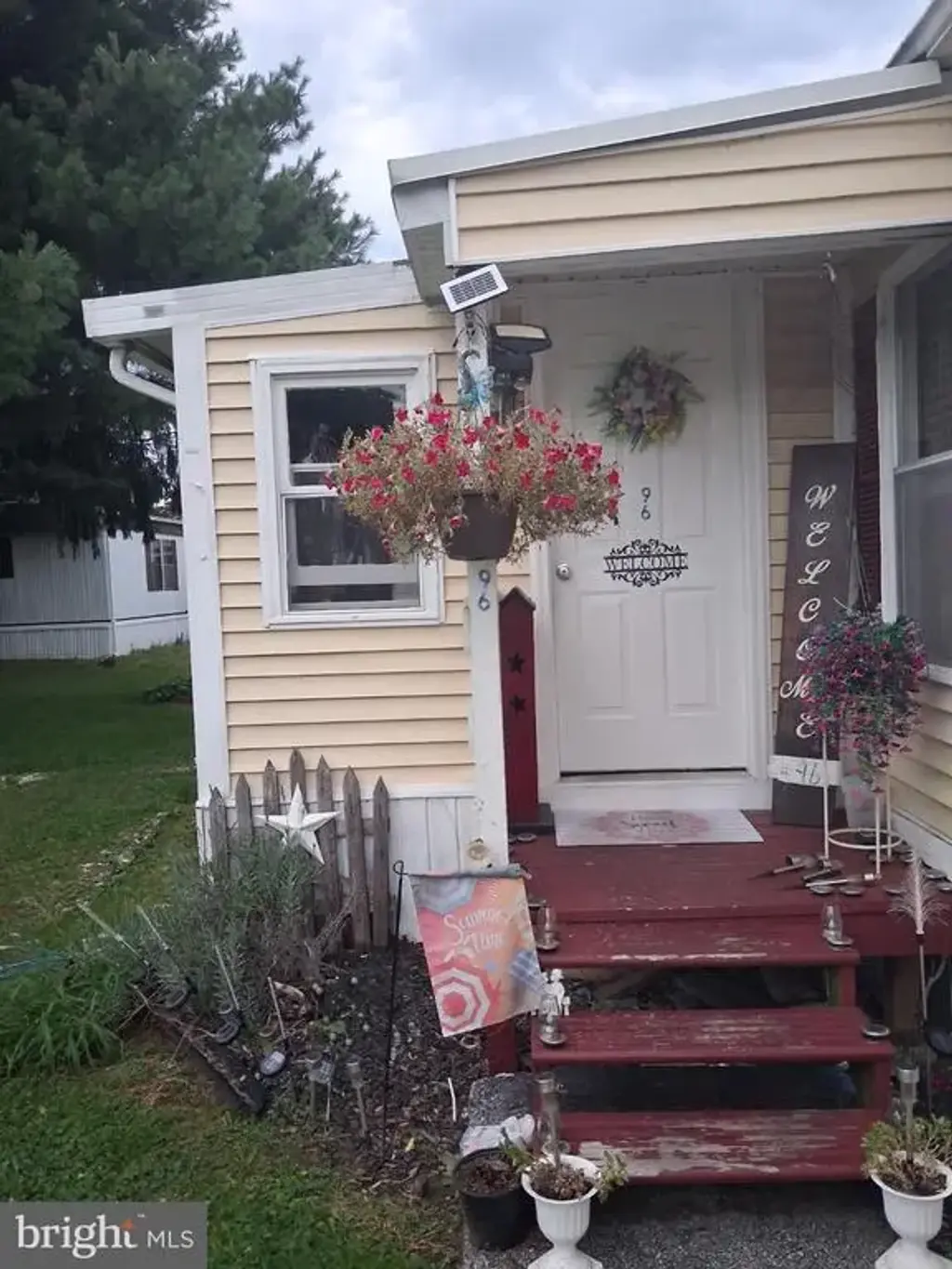 96 Maple Rd, DOVER