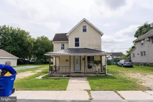 11 E 3rd St #b, Seaford