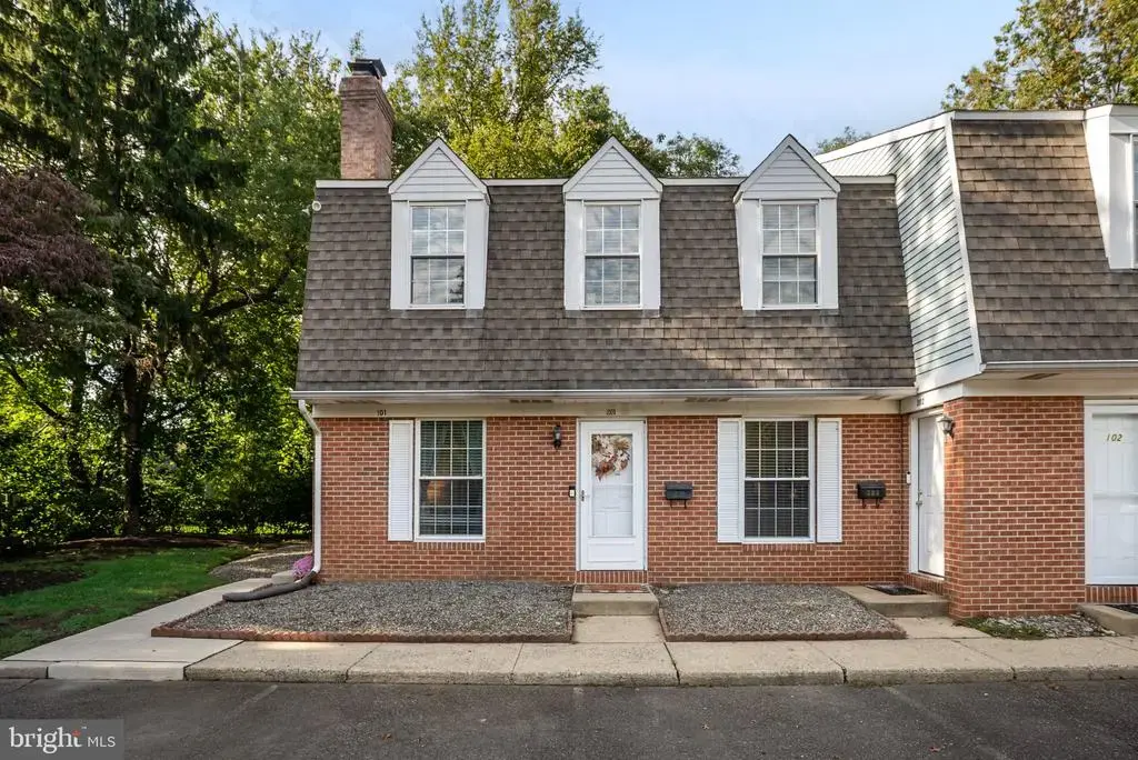 303 Dawson St #101, MOORESTOWN